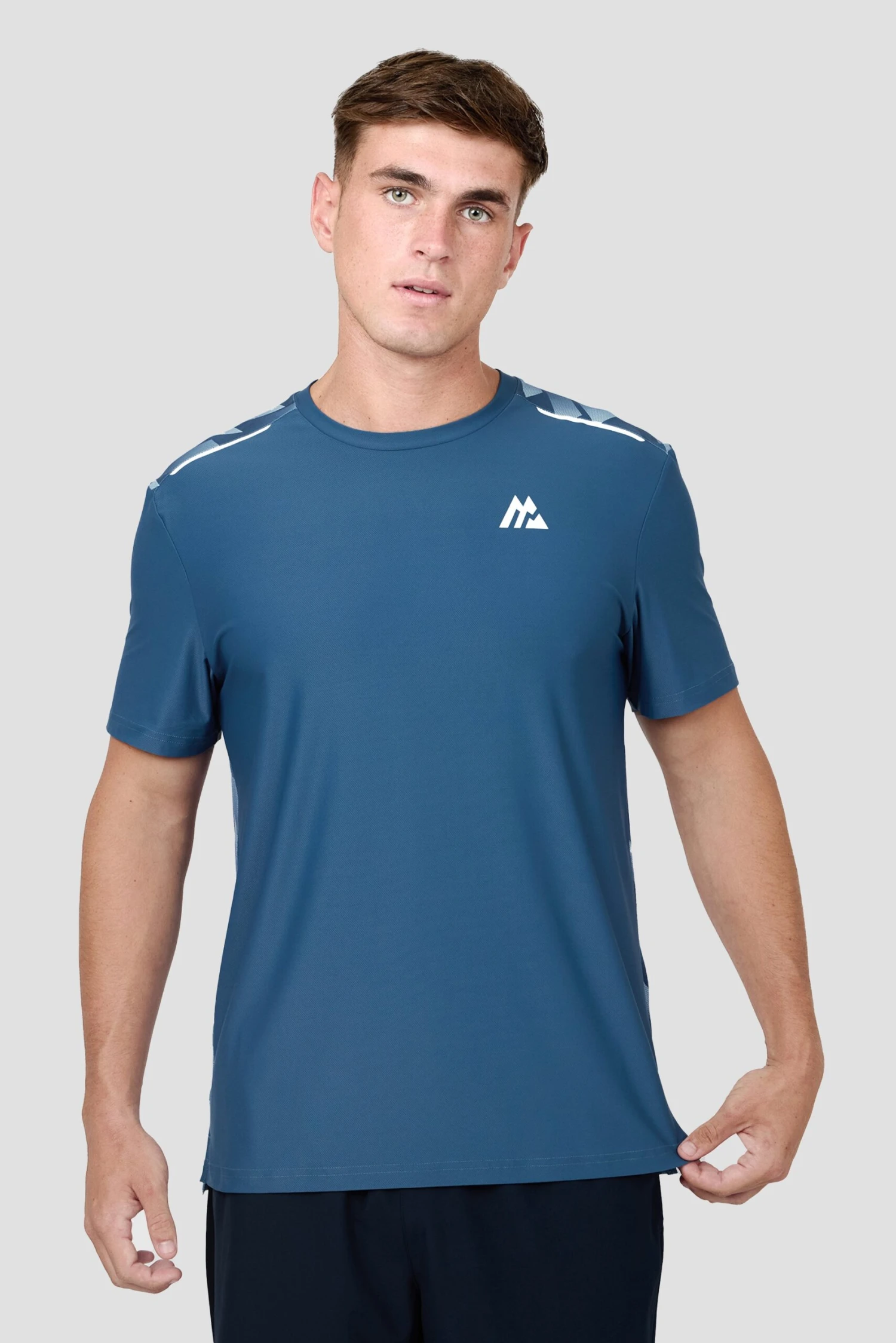 Charge Print T-Shirt - Naval/Dawn Charge Print T-Shirt - Naval/Dawn -MONTIREX CLOHTING SALE 1YXjWFAW0ozF2CIlXSrNWZlG GZ2ODDsv1KAjEAgnbI scaled