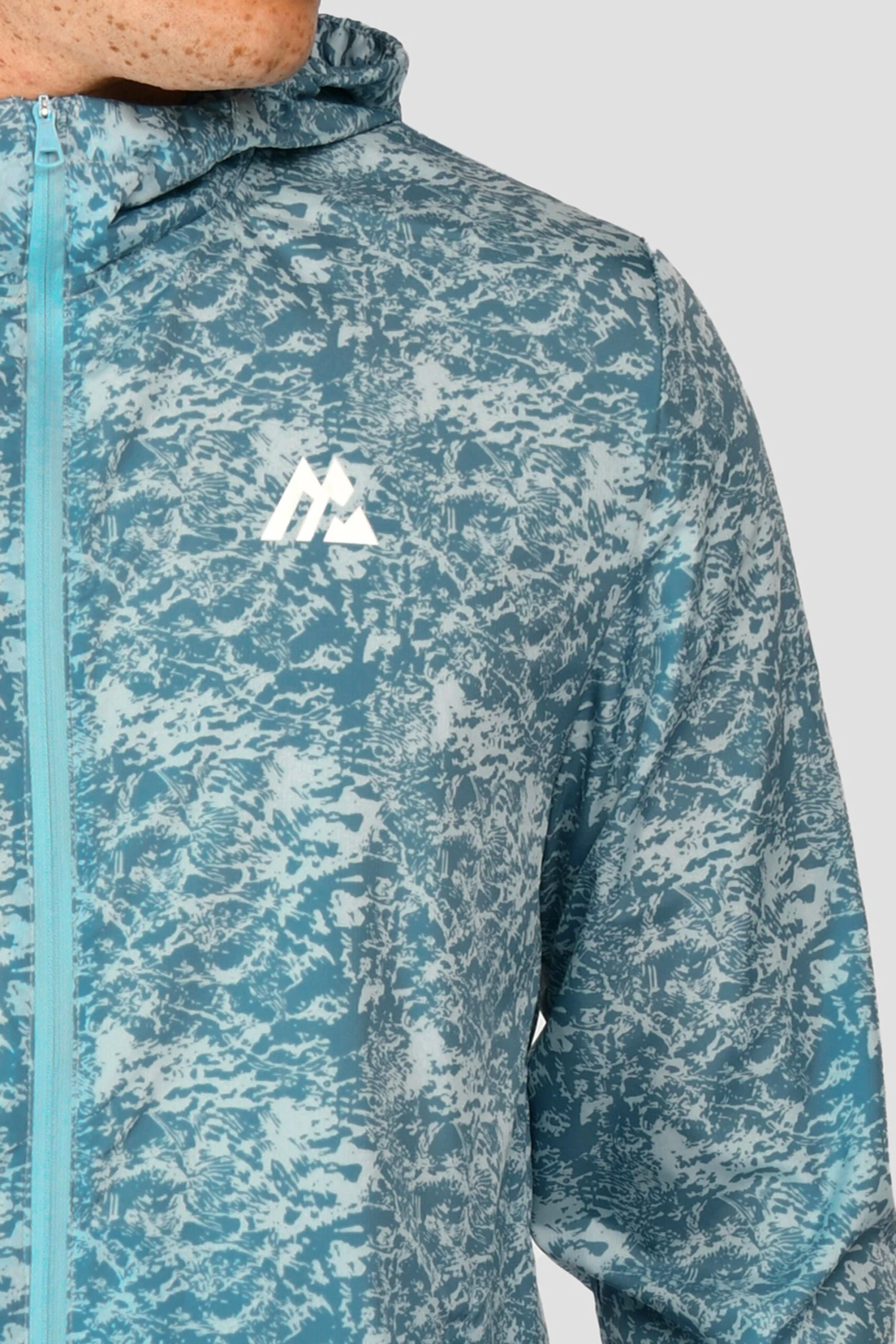 Alto Printed Jacket - Moonstone/Steel Blue Alto Printed Jacket - Moonstone/Steel Blue -MONTIREX CLOHTING SALE ALTO PRINTED JACKET MOONSTONE STEEL BLUE logo detail scaled
