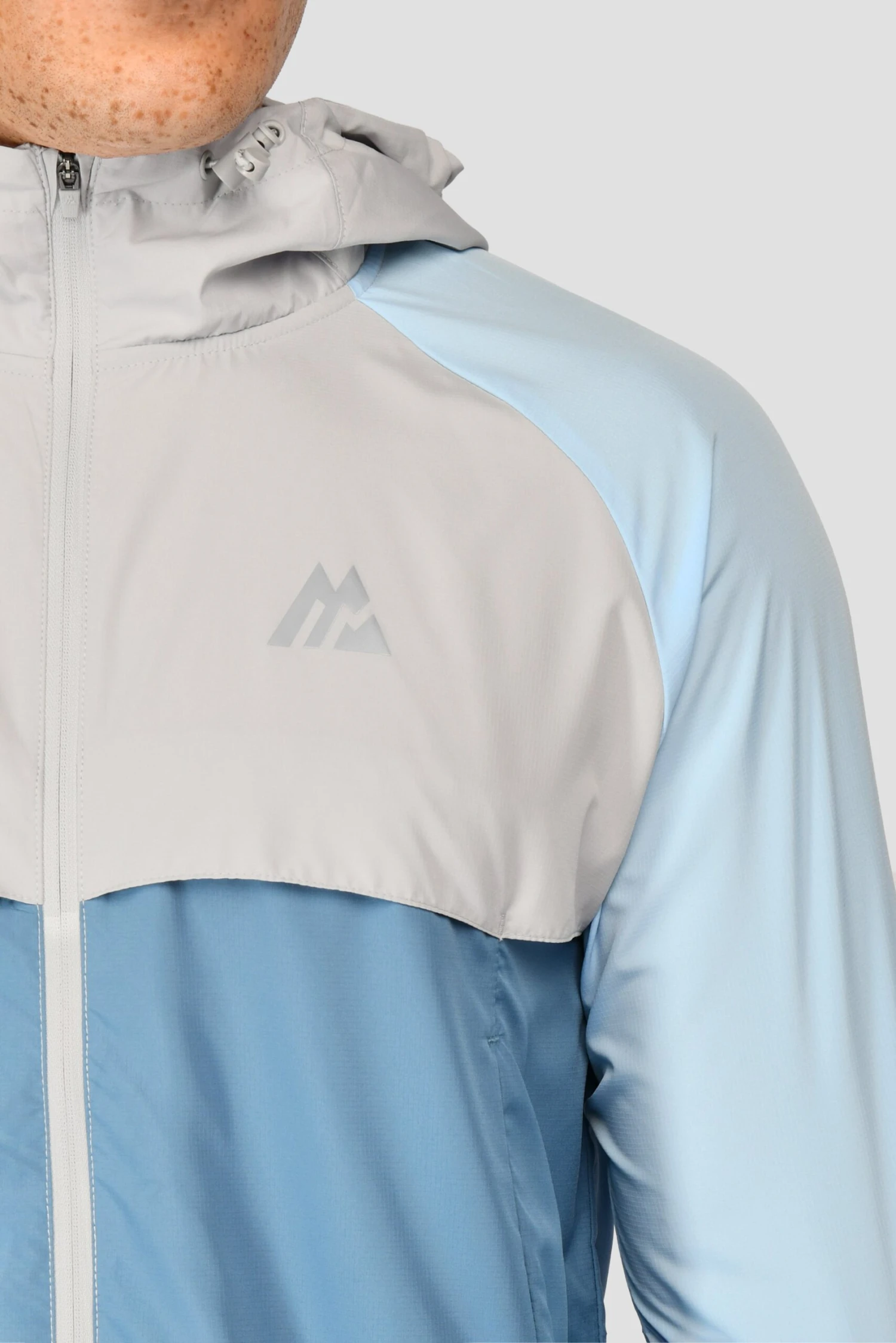 Breeze Windbreaker - Moonstone/Light Smoke Grey/Steel Blue Breeze Windbreaker - Moonstone/Light Smoke Grey/Steel Blue -MONTIREX CLOHTING SALE BREEZE WINDBREAKER MOONSTONE LT SMOKE GREY STEEL BLUE logo detail scaled