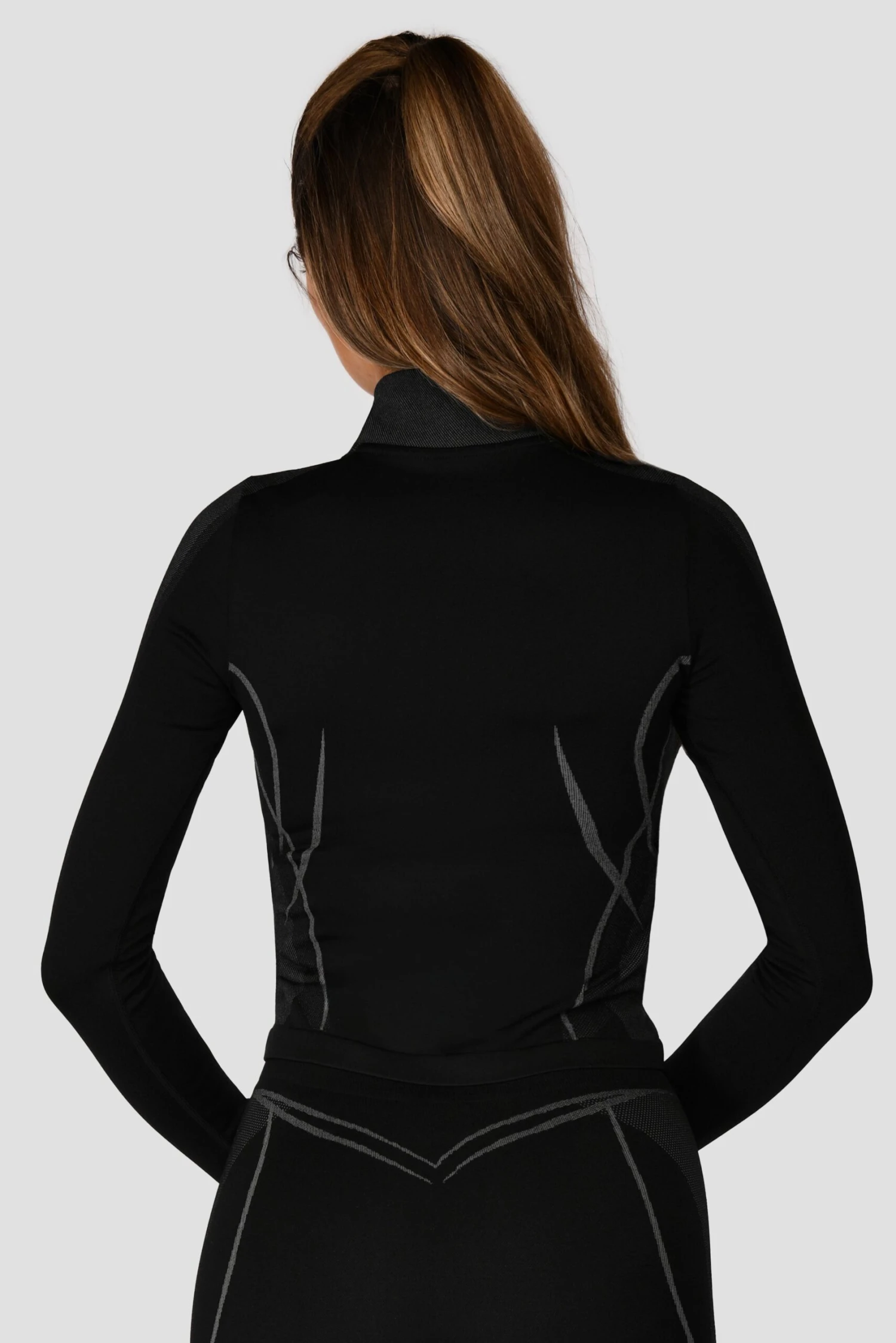 Contour Seamless 1/4 Zip - Black/Platinum Grey Contour Seamless 1/4 Zip - Black/Platinum Grey -MONTIREX CLOHTING SALE ContourSeamless1 4Zip Black PlatinumGrey CloseBack scaled