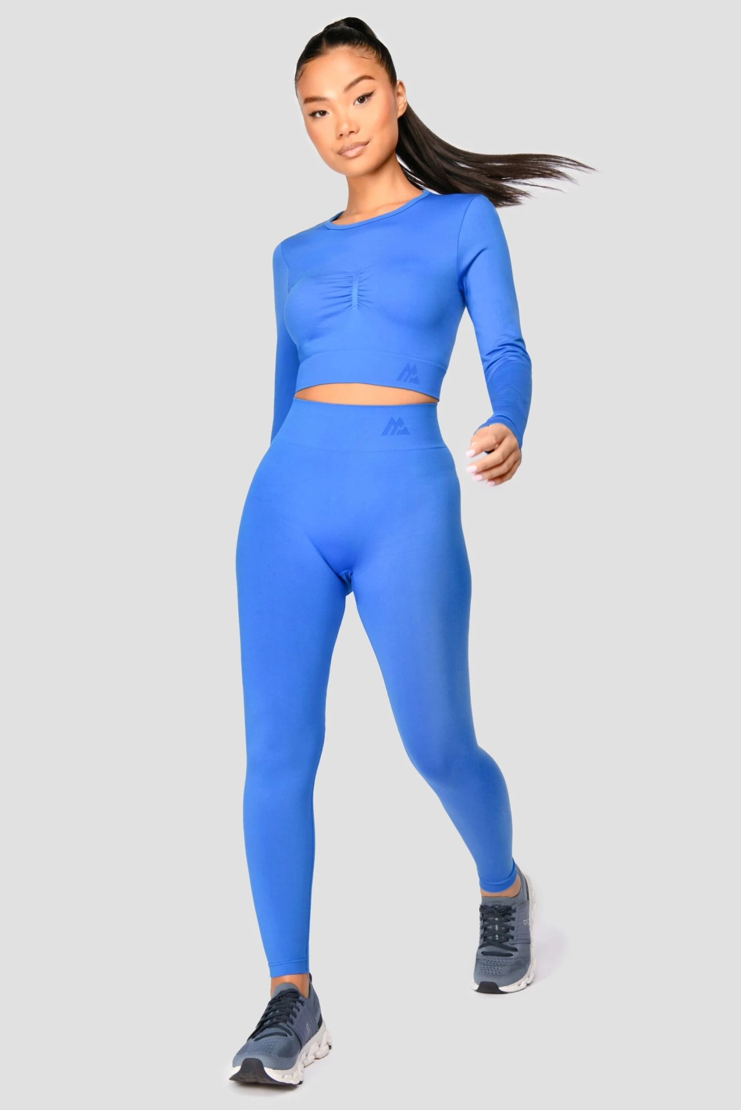 Evolve Seamless Crop - Egyptian Blue Evolve Seamless Crop - Egyptian Blue -MONTIREX CLOHTING SALE EVOLVE CORE SEAMLESS LS CROP Egyptian Blue front scaled