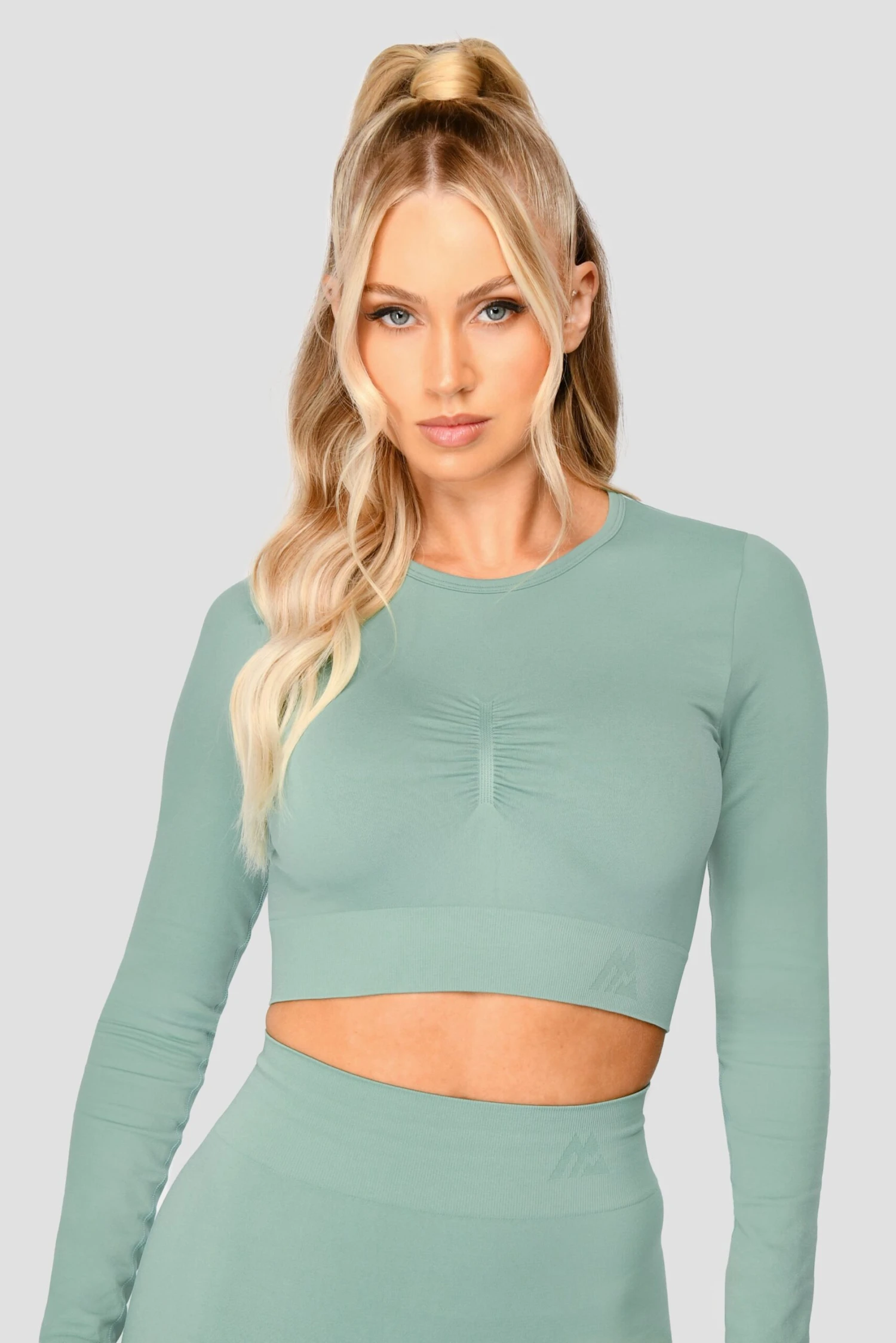 Evolve Seamless Crop - Jade Evolve Seamless Crop - Jade -MONTIREX CLOHTING SALE EVOLVECORESEAMLESSLSCROP Jade closefront scaled
