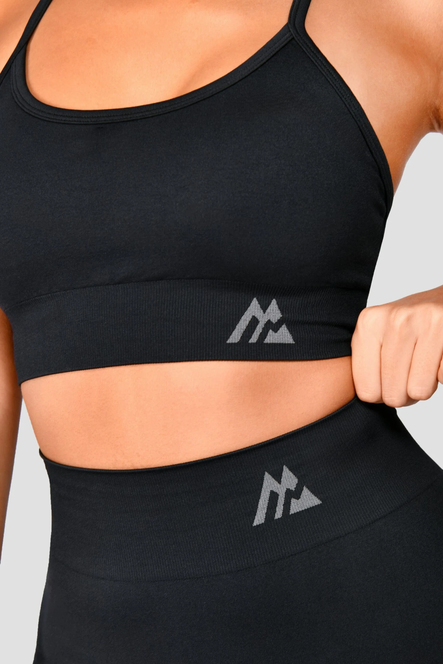 Evolve Seamless Bra Top - Black Evolve Seamless Bra Top - Black -MONTIREX CLOHTING SALE EvolveCoreSeamlessBraTop Black close scaled