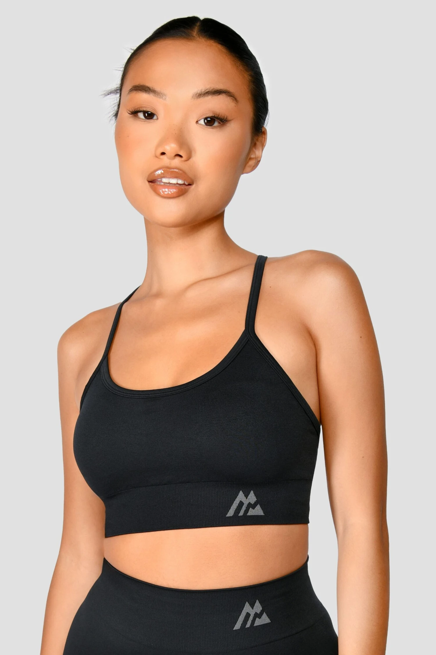 Evolve Seamless Bra Top - Black Evolve Seamless Bra Top - Black -MONTIREX CLOHTING SALE EvolveCoreSeamlessBraTop Black closefront scaled