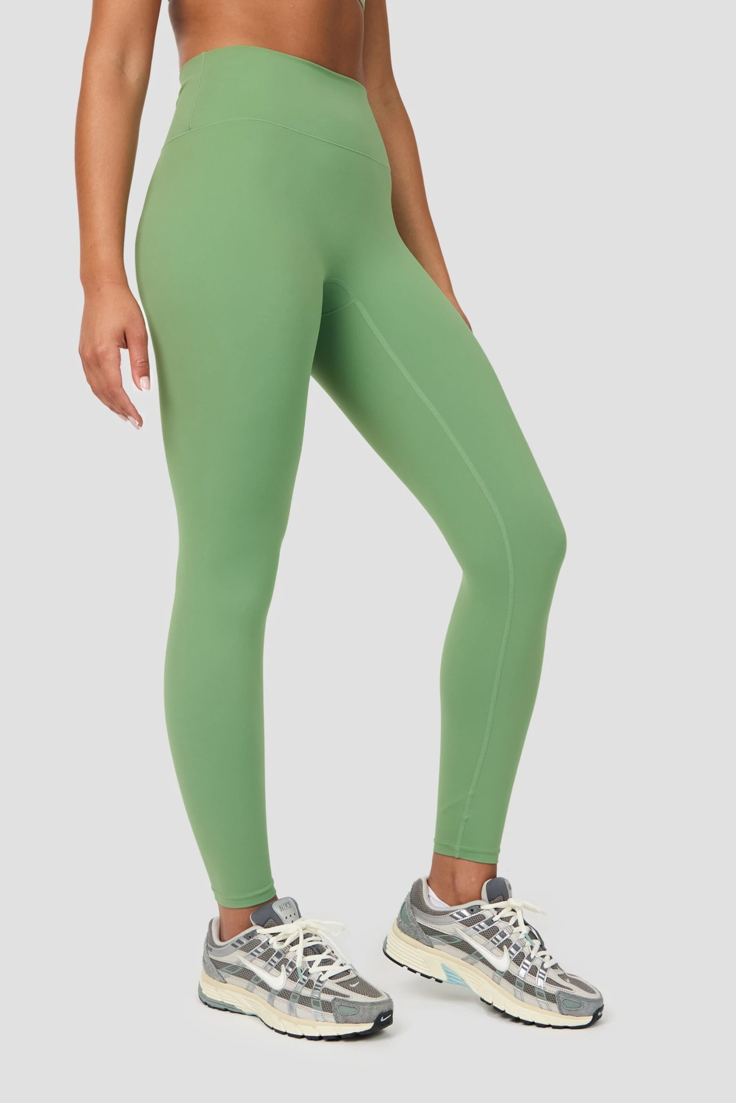 Form Legging - Mountain Green Form Legging - Mountain Green -MONTIREX CLOHTING SALE FORM LEGGING LIGHT GREEN 2 scaled
