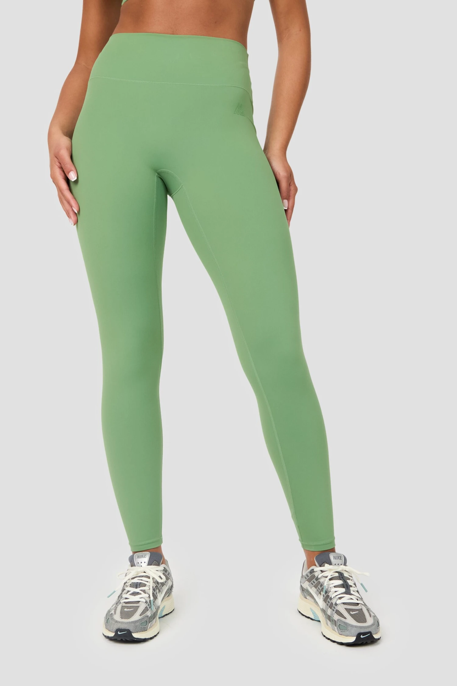 Form Legging - Mountain Green Form Legging - Mountain Green -MONTIREX CLOHTING SALE FORM LEGGING LIGHT GREEN 3 scaled