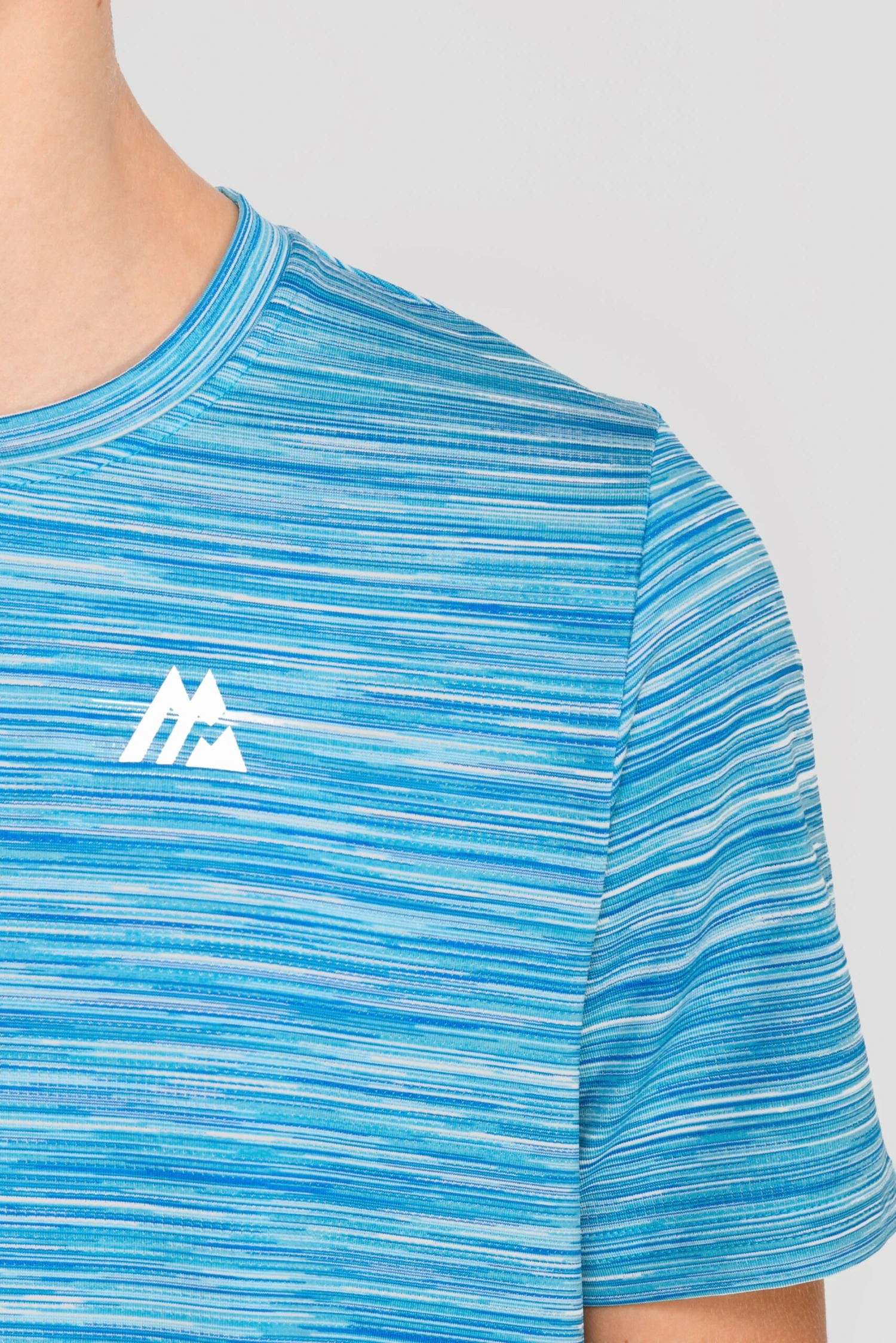 Junior Trail 2.0 T-Shirt - Neon Blue/Sky Junior Trail 2.0 T-Shirt - Neon Blue/Sky -MONTIREX CLOHTING SALE JN TRAIL 2.0 TEE NEON BLUE NEON SKY WHITE logo detail scaled