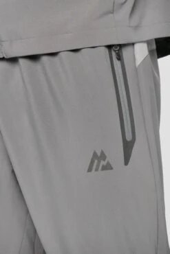 Lumos Woven Pant - Cement Grey 5 Lumos Woven Pant - Cement Grey -MONTIREX CLOHTING SALE Lumospant CementGrey Close 1