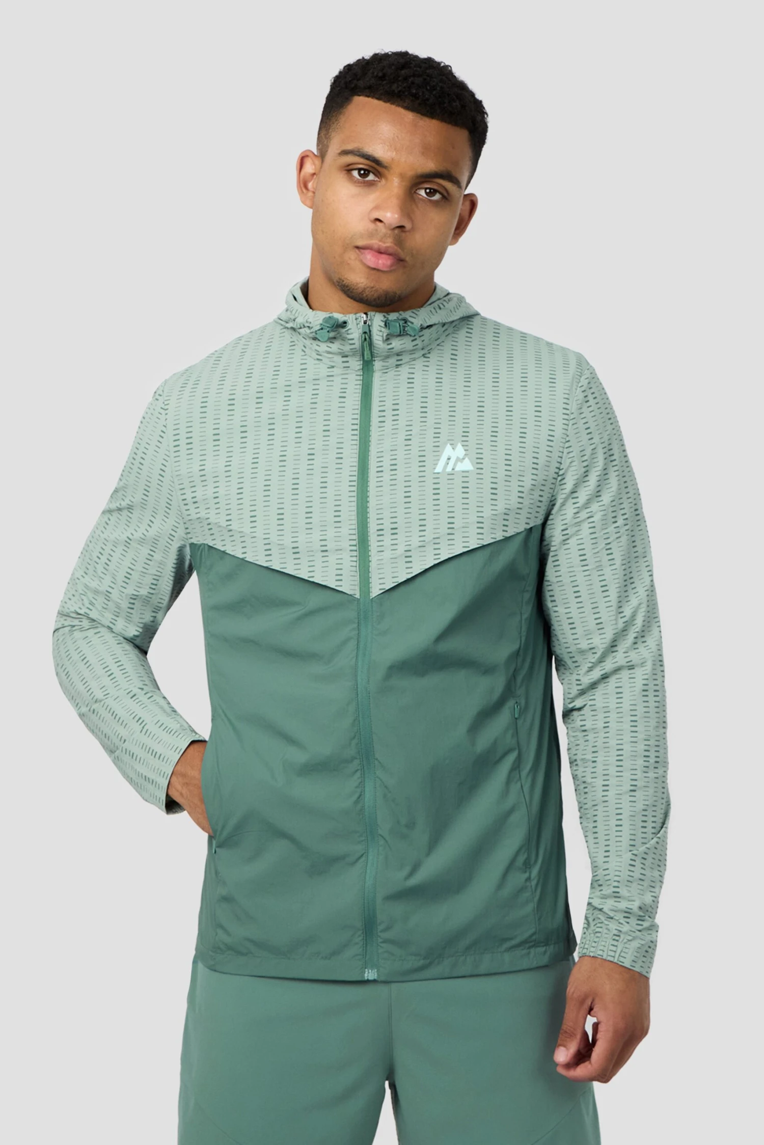 MTX Run Tempo Windbreaker - Feather/Dolphin MTX Run Tempo Windbreaker - Feather/Dolphin -MONTIREX CLOHTING SALE MTX RUN TEMPO JACKET SILVER PINE GREEN MILIEU 1 scaled