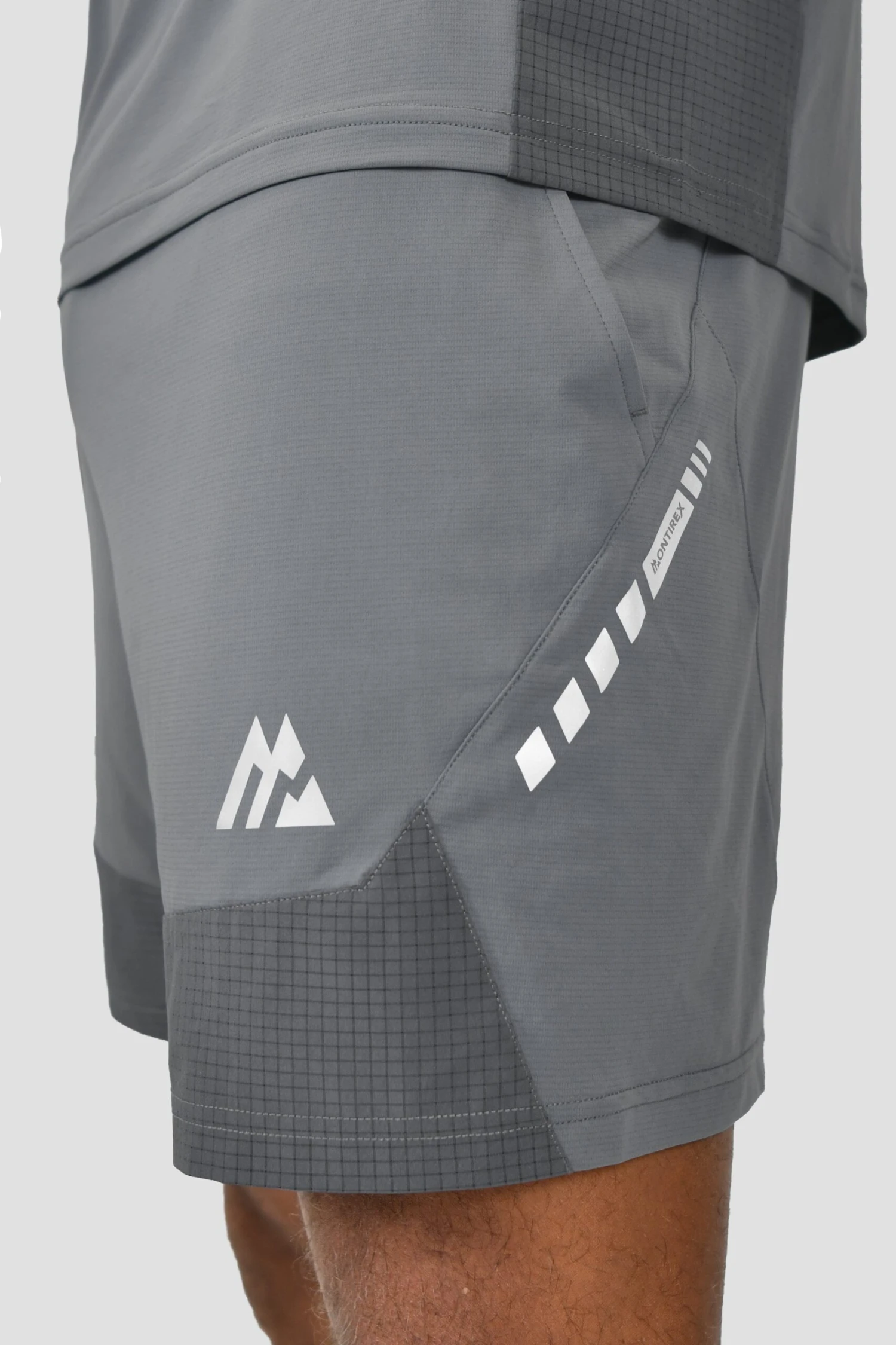 MTX Trail 2.0 Short - Cement Grey/Jet Grey MTX Trail 2.0 Short - Cement Grey/Jet Grey -MONTIREX CLOHTING SALE MTX TRAIL 2.0 SHORT CEMENT GREY JET GREY logo detail scaled