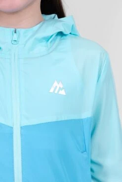 Girls Pace 2.0 Windbreaker - Summer Sky/Epsilon 6 Girls Pace 2.0 Windbreaker - Summer Sky/Epsilon -MONTIREX CLOHTING SALE PACE 2.0 WINDBREAKER TROPICAL BREEZE AQ LOGO DEET