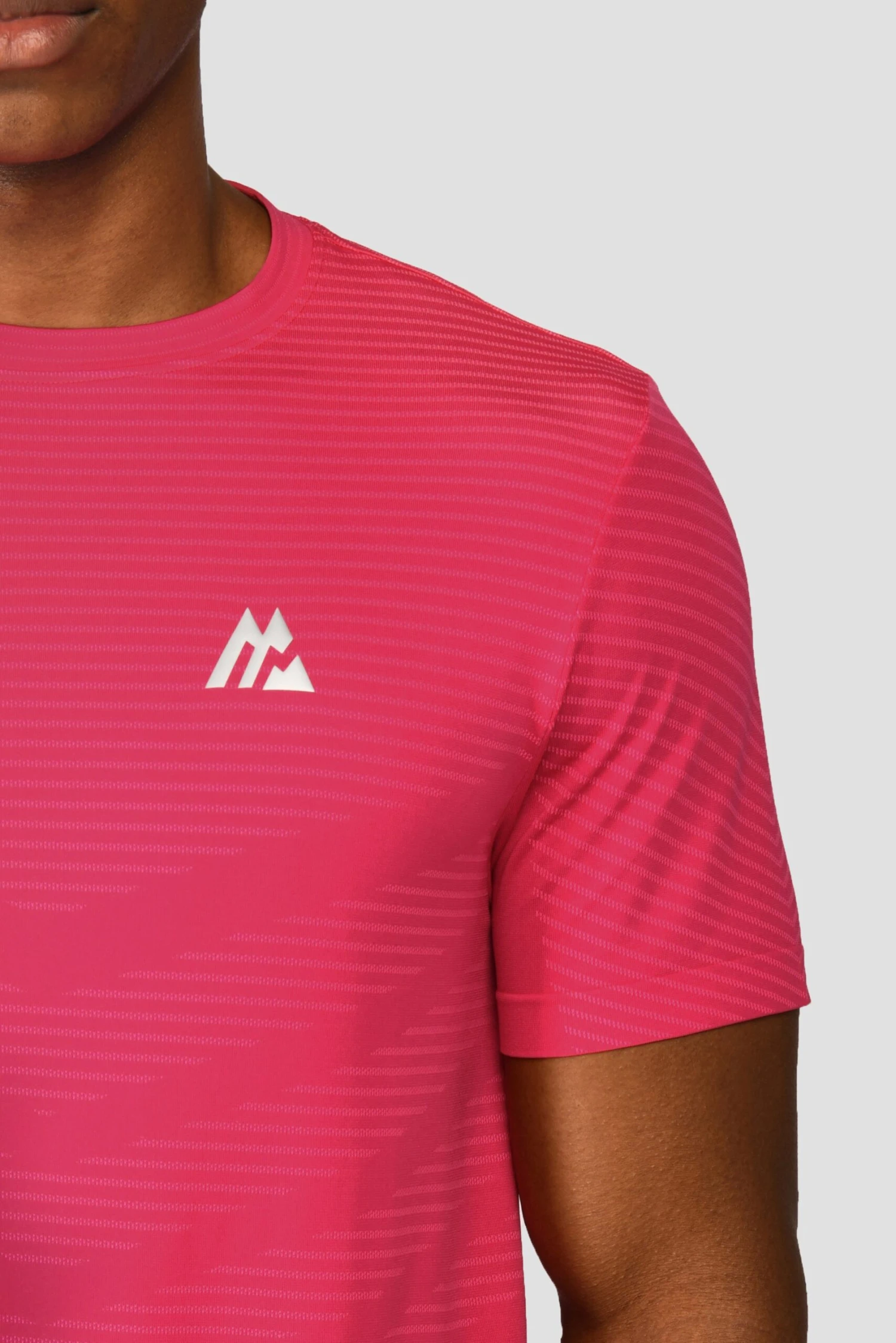 Speed Seamless T-Shirt - Hibiscus/Neon Pink Speed Seamless T-Shirt - Hibiscus/Neon Pink -MONTIREX CLOHTING SALE SPEED SEAMLESS HIBISCUS NEON PINK logo detaillJPG scaled