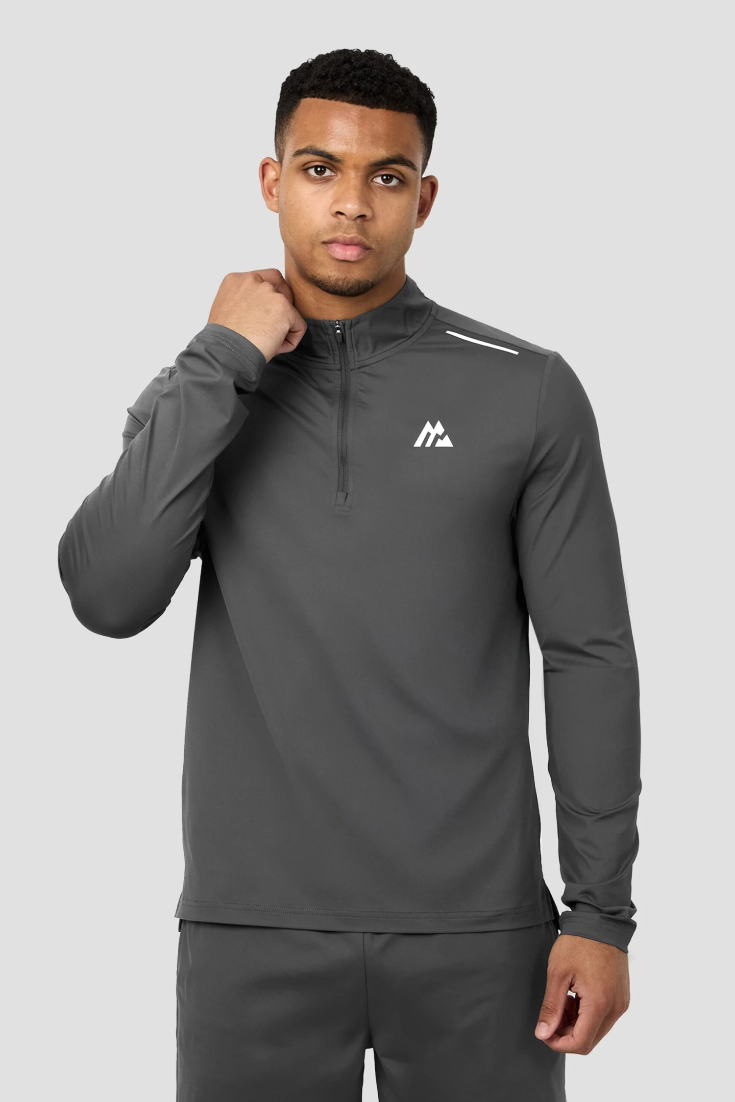 Strike 1/4 Zip - Asphalt/Cement Grey Strike 1/4 Zip - Asphalt/Cement Grey -MONTIREX CLOHTING SALE STRIKE 1 4 ZIP ASPHALT CASTLE CLOSE FRONT scaled