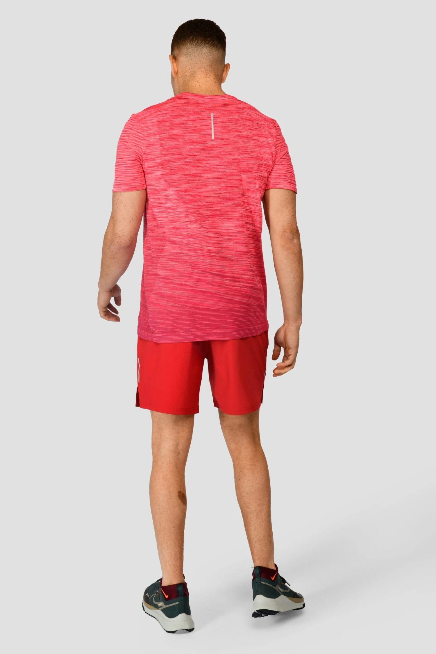 Trail Seamless T-Shirt - Hibiscus/Rouge Trail Seamless T-Shirt - Hibiscus/Rouge -MONTIREX CLOHTING SALE TRAIL SEAMLESS TEE HIBISCUS ROUGE back scaled