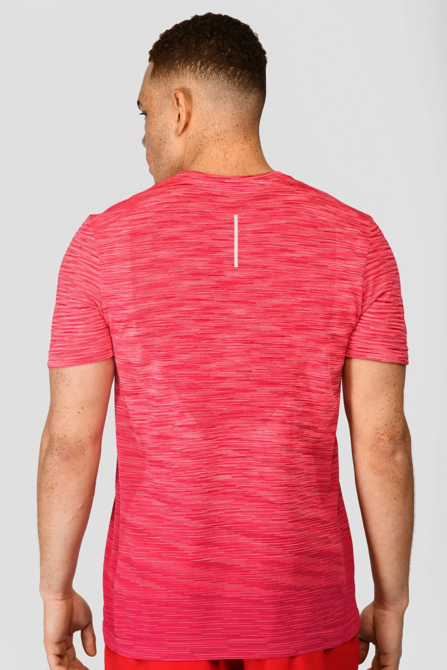 Trail Seamless T-Shirt - Hibiscus/Rouge Trail Seamless T-Shirt - Hibiscus/Rouge -MONTIREX CLOHTING SALE TRAIL SEAMLESS TEE HIBISCUS ROUGE close back scaled