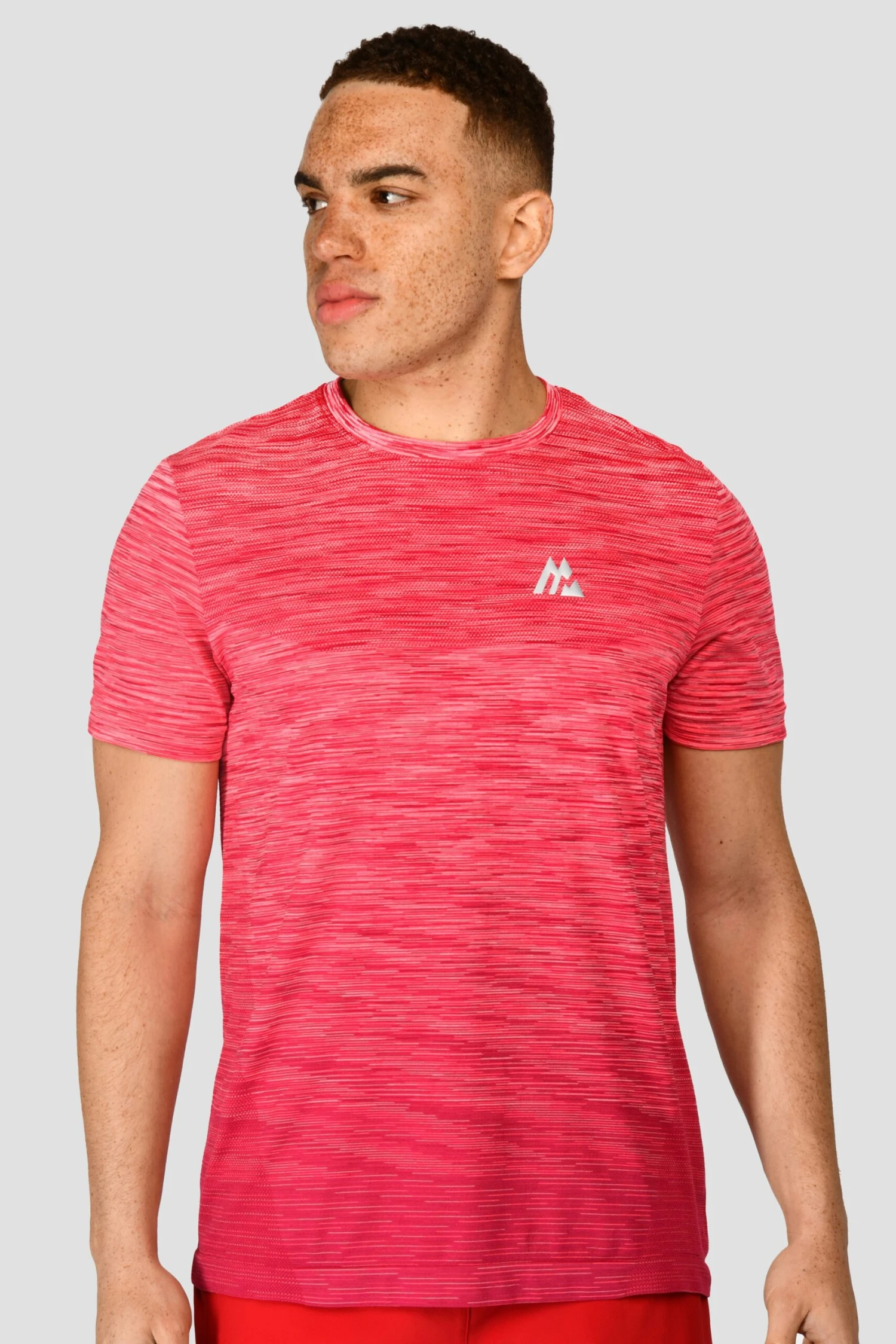 Trail Seamless T-Shirt - Hibiscus/Rouge Trail Seamless T-Shirt - Hibiscus/Rouge -MONTIREX CLOHTING SALE TRAIL SEAMLESS TEE HIBISCUS ROUGE close front scaled