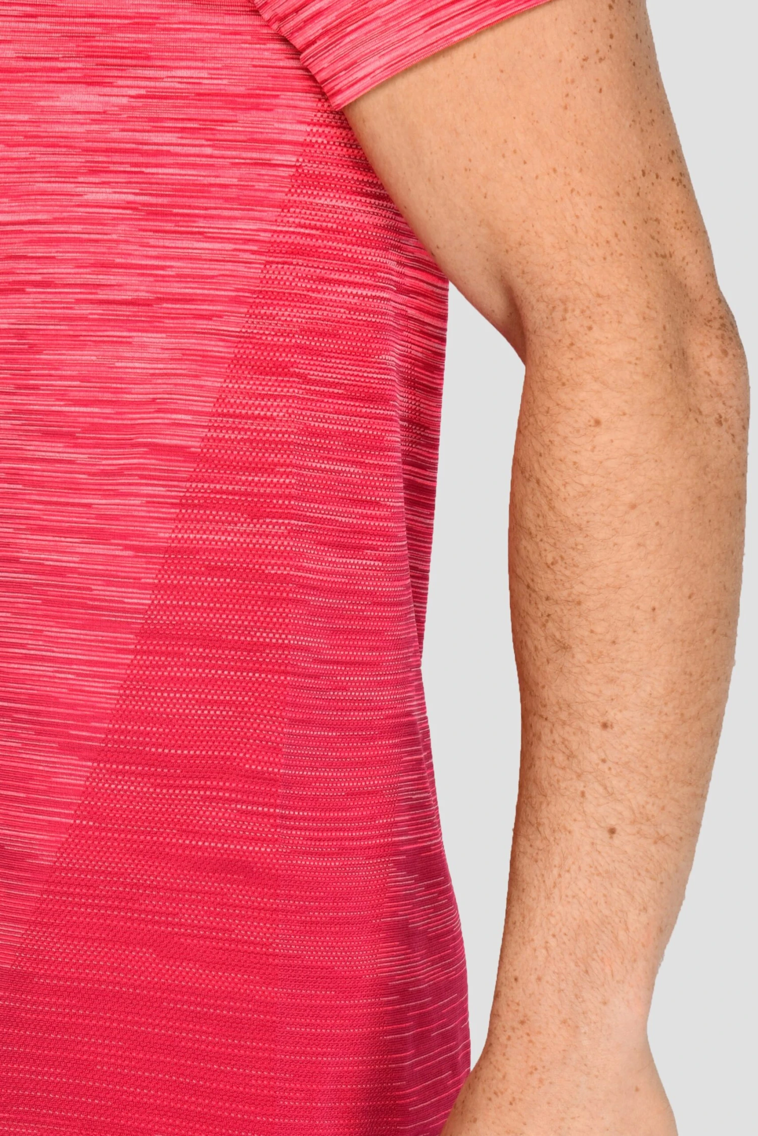 Trail Seamless T-Shirt - Hibiscus/Rouge Trail Seamless T-Shirt - Hibiscus/Rouge -MONTIREX CLOHTING SALE TRAIL SEAMLESS TEE HIBISCUS ROUGE seamless detail scaled