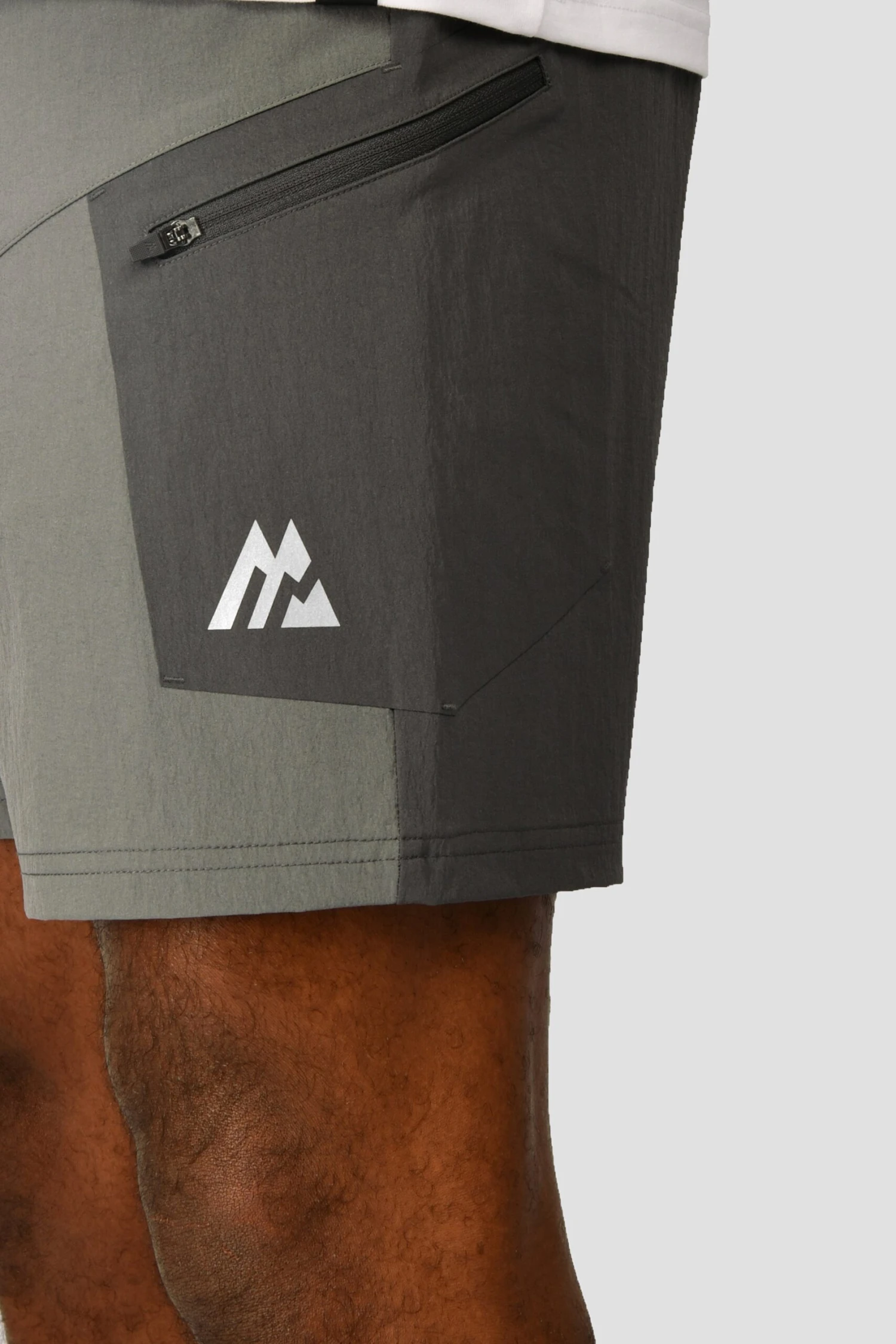 Ultra Woven Short - Cement Grey/Jet Grey Ultra Woven Short - Cement Grey/Jet Grey -MONTIREX CLOHTING SALE ULTRA WOVENSHORT CEMENT GREY JET GREY pocket detail scaled