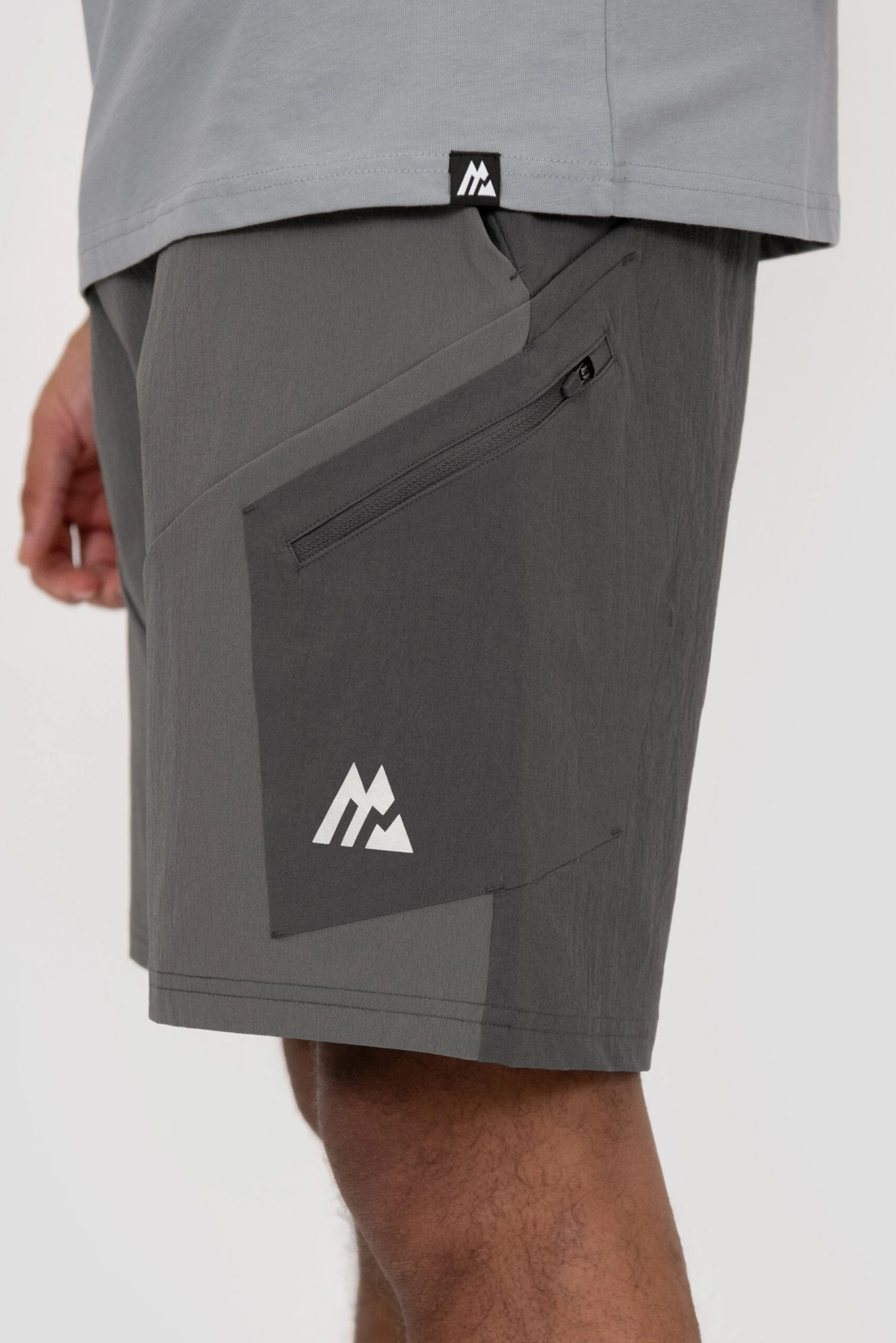 Ultra 2.0 Short - Cement Grey/Jet Grey Ultra 2.0 Short - Cement Grey/Jet Grey -MONTIREX CLOHTING SALE ULTRA2.0SHORT CASTLEROCK GREYPINSTRIPE LogoPocketDetailv2 scaled