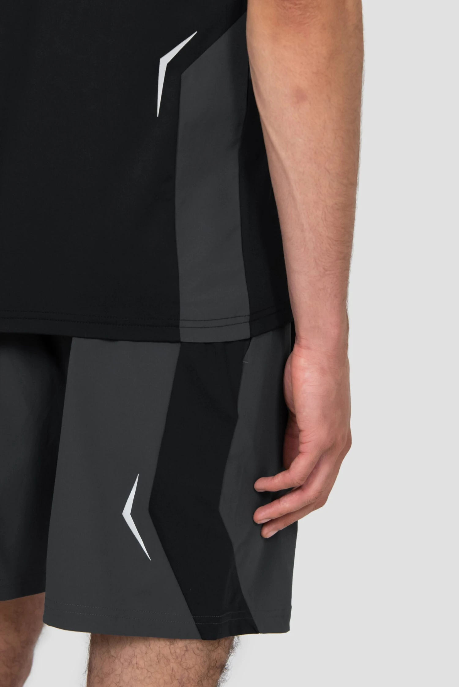 Vista T-Shirt - Black/Asphalt Vista T-Shirt - Black/Asphalt -MONTIREX CLOHTING SALE VISTA T SHIRT ASPHALT BLACK BEAUTY ASPHALT BLACK detail scaled